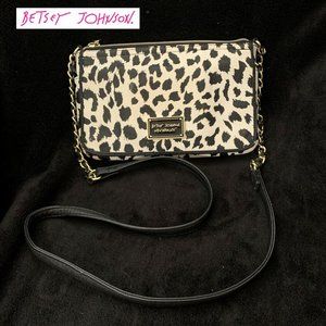 BETSEY JOHNSON FOLDOVER SNAP SHUT CROSSBODY